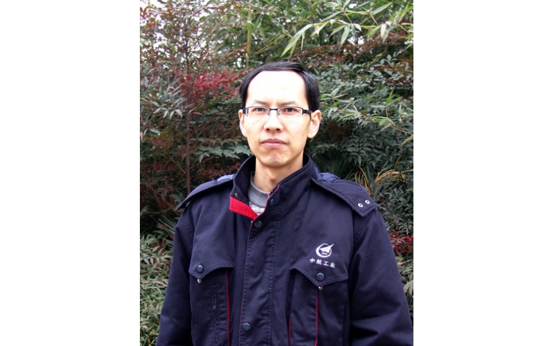 羽扇綸巾話沉浮 十年滄桑照江波 ――記中航電測公司國際貿易部銷售員兼歐洲區(qū)域業(yè)務主管趙江波
