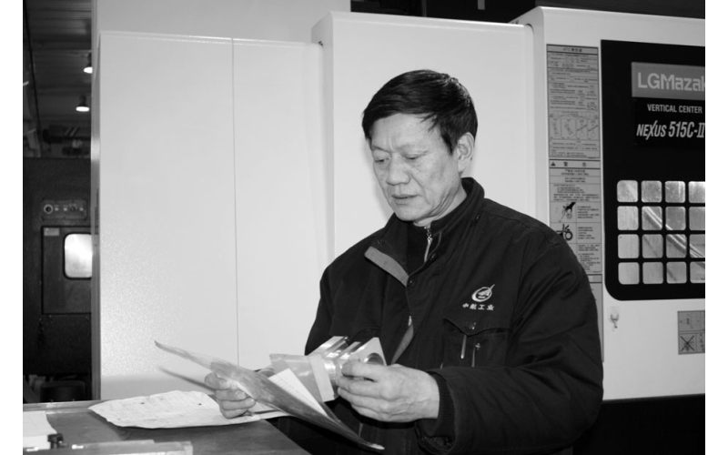 奉獻(xiàn)一生心血 成就敬業(yè)典范 ――記中航電測機(jī)加分廠檢驗(yàn)班班長李海明