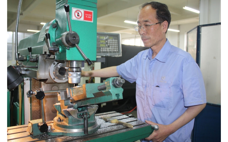 敬業(yè)實干團(tuán)隊強(qiáng) 誓贏軍品攻堅戰(zhàn) ――中航電測漢中分公司機(jī)加分廠打響軍品新品研制攻堅戰(zhàn)