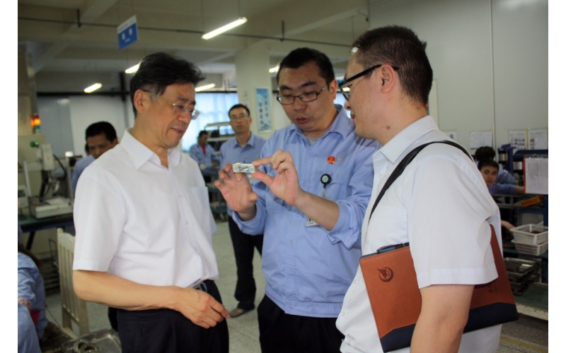 航空工業(yè)集團公司殷衛(wèi)寧一行到中航電測參觀視察