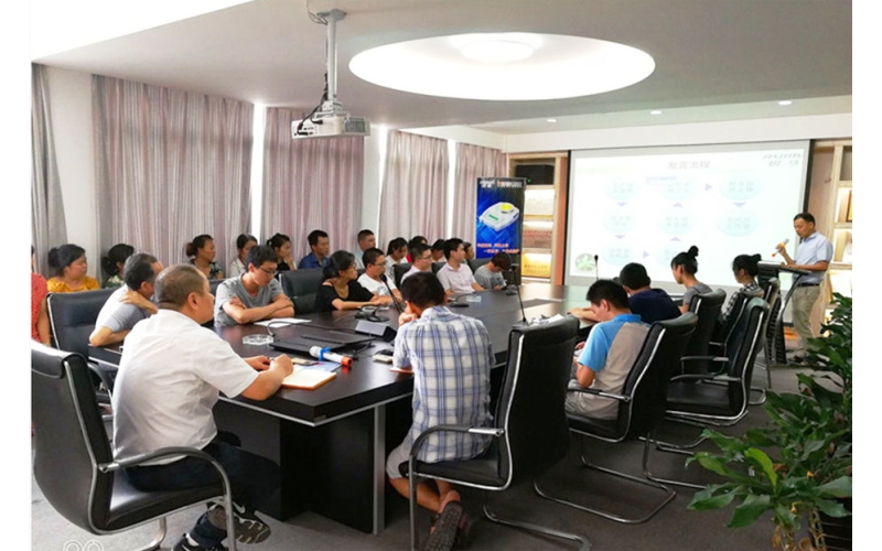 銳馬（福建）電氣制造有限公司召開2017年中工作會議