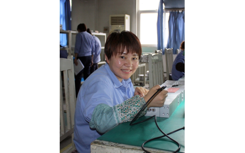 班長梁燕和她的娘子軍團隊 ——記中航電測漢中分公司鋁制傳感器分廠組橋班團隊