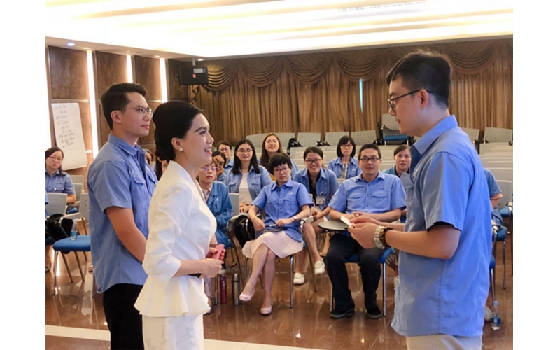 提升企業(yè)形象 塑造魅力團(tuán)隊(duì) 香山股份開(kāi)展商務(wù)形象國(guó)際禮儀培訓(xùn)