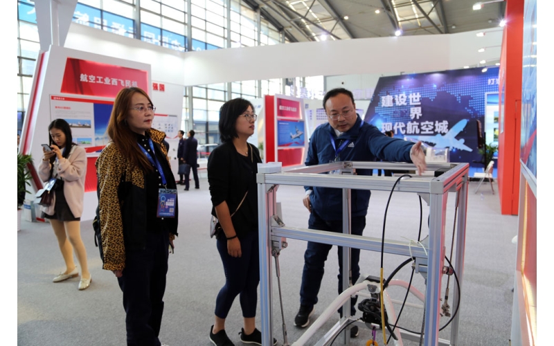 中航電測(cè)吊掛投放系統(tǒng)首次參展中國(guó)國(guó)際通用航空大會(huì)
