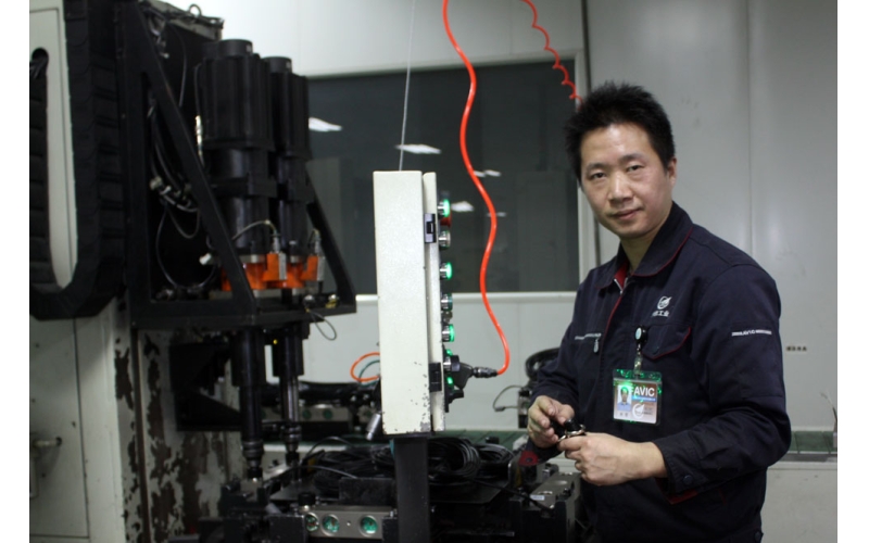 鐵人班長——記中航電測公司生產(chǎn)一線勞模米冬