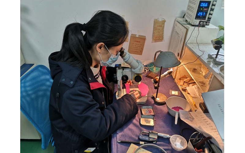 中航電測員工春節(jié)加班奮斗在一線