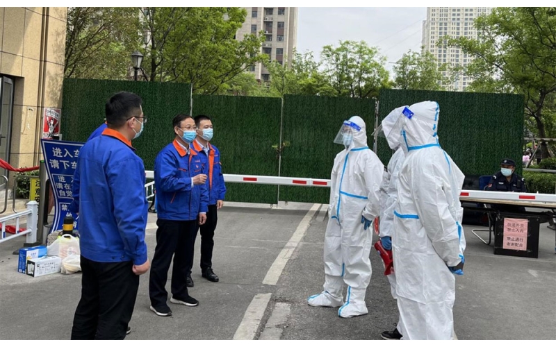 金鐘集團(tuán)慰問疫情防控下沉社區(qū)人員